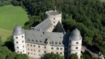 Die Wewelsburg – vom Steinzeitgrab zum Dreiecksschloss